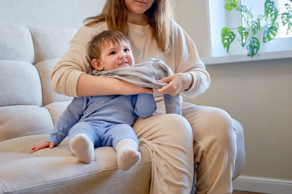 Người giúp việc liên tục đòi tăng lương khiến chủ nhà gặp vô vàn khó khăn